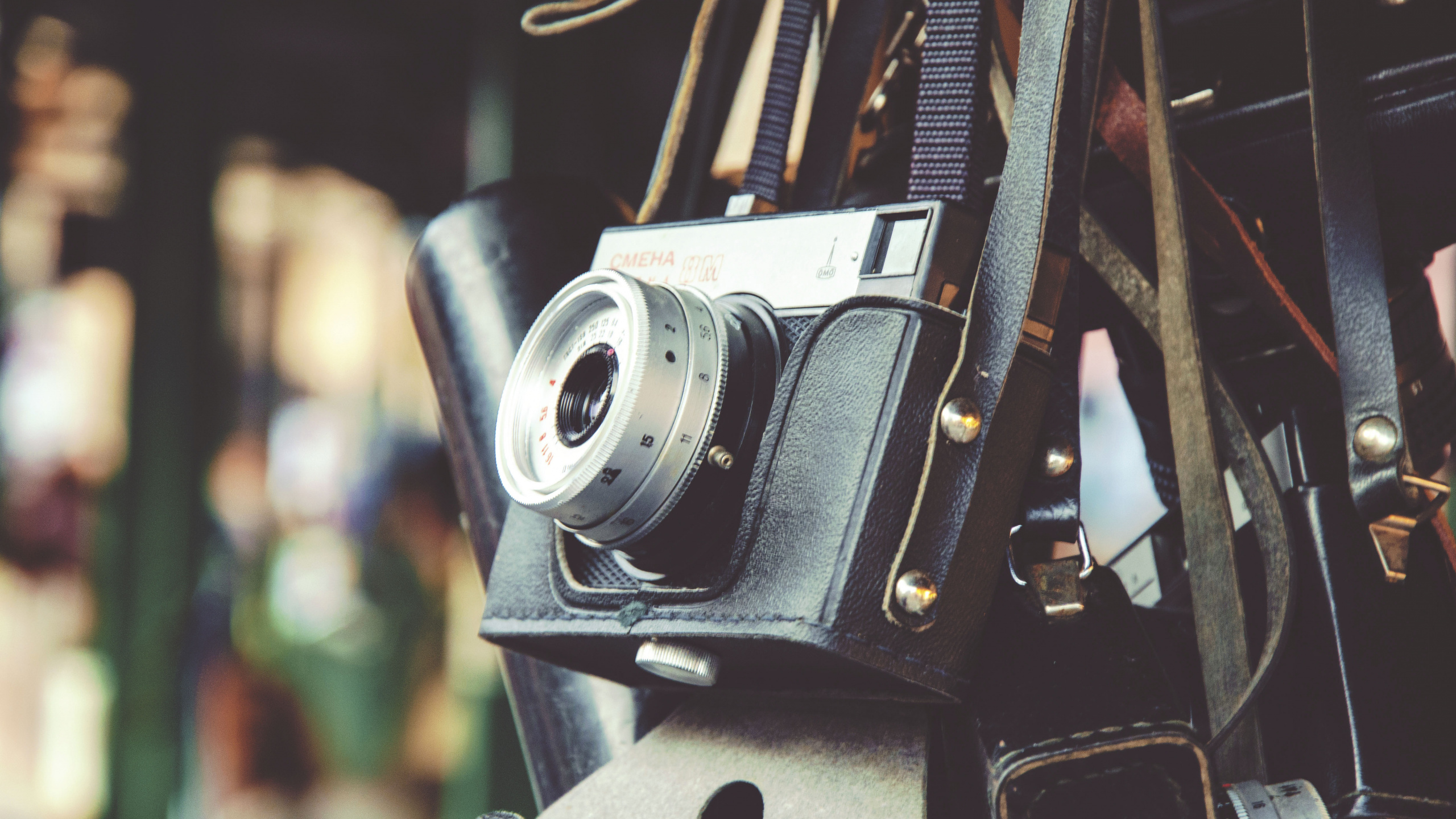 Black and Silver Dslr Camera. Wallpaper in 2560x1440 Resolution