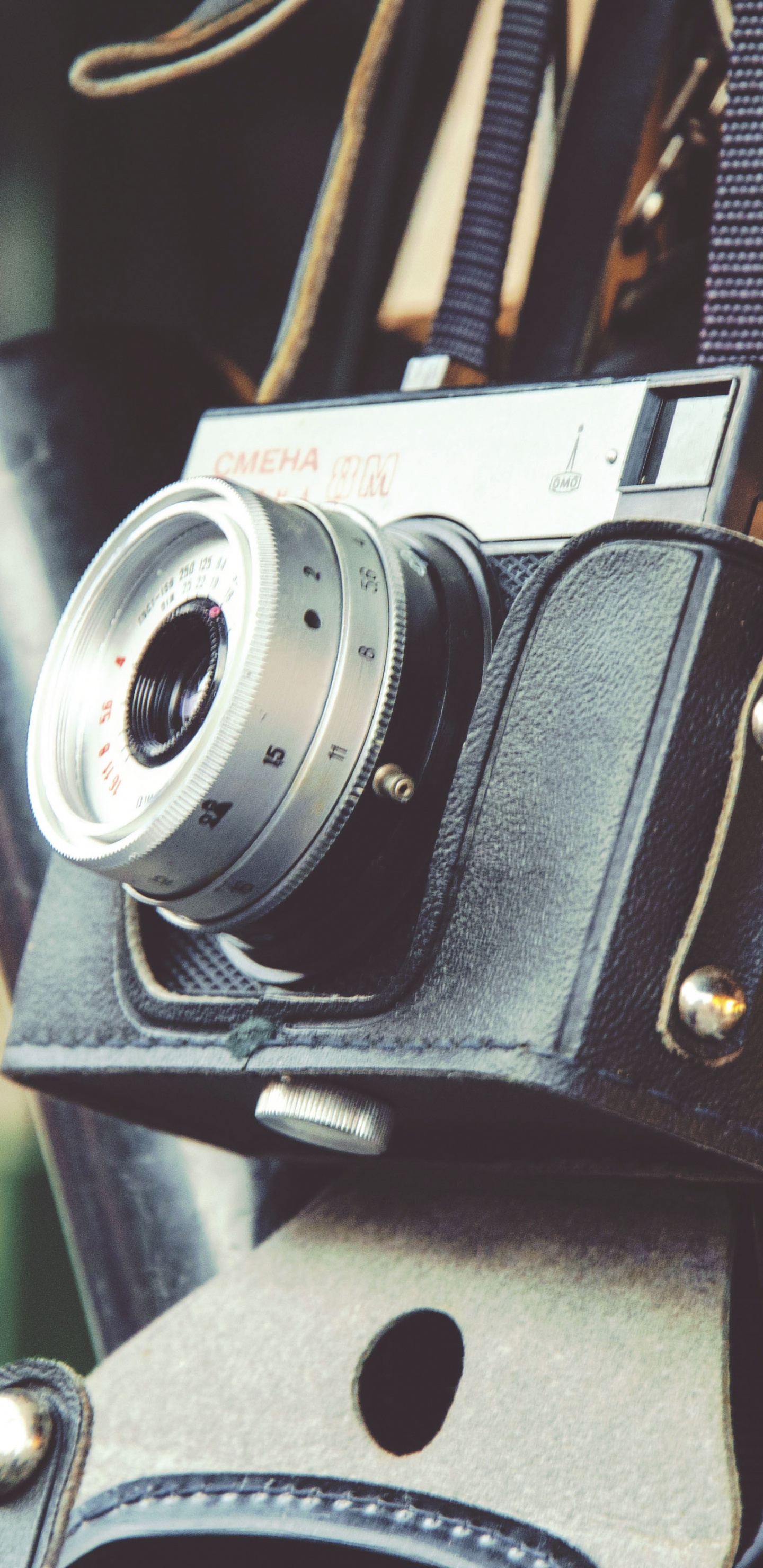 Cámara Réflex Digital Negra y Plateada. Wallpaper in 1440x2960 Resolution