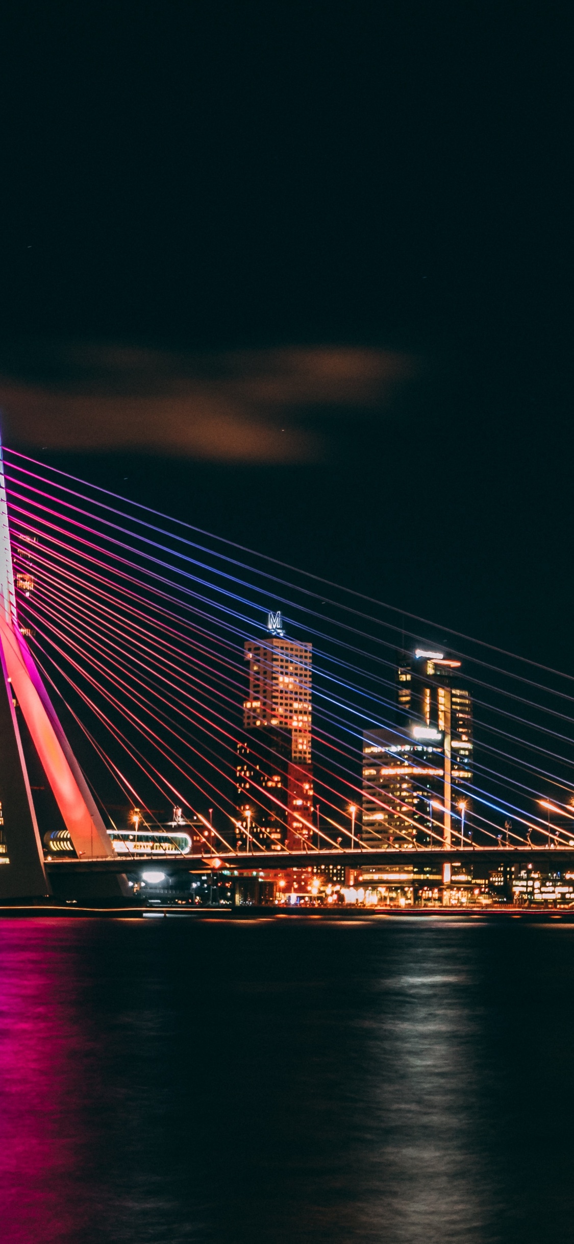 Beleuchtete Brücke Während Der Nacht. Wallpaper in 1125x2436 Resolution