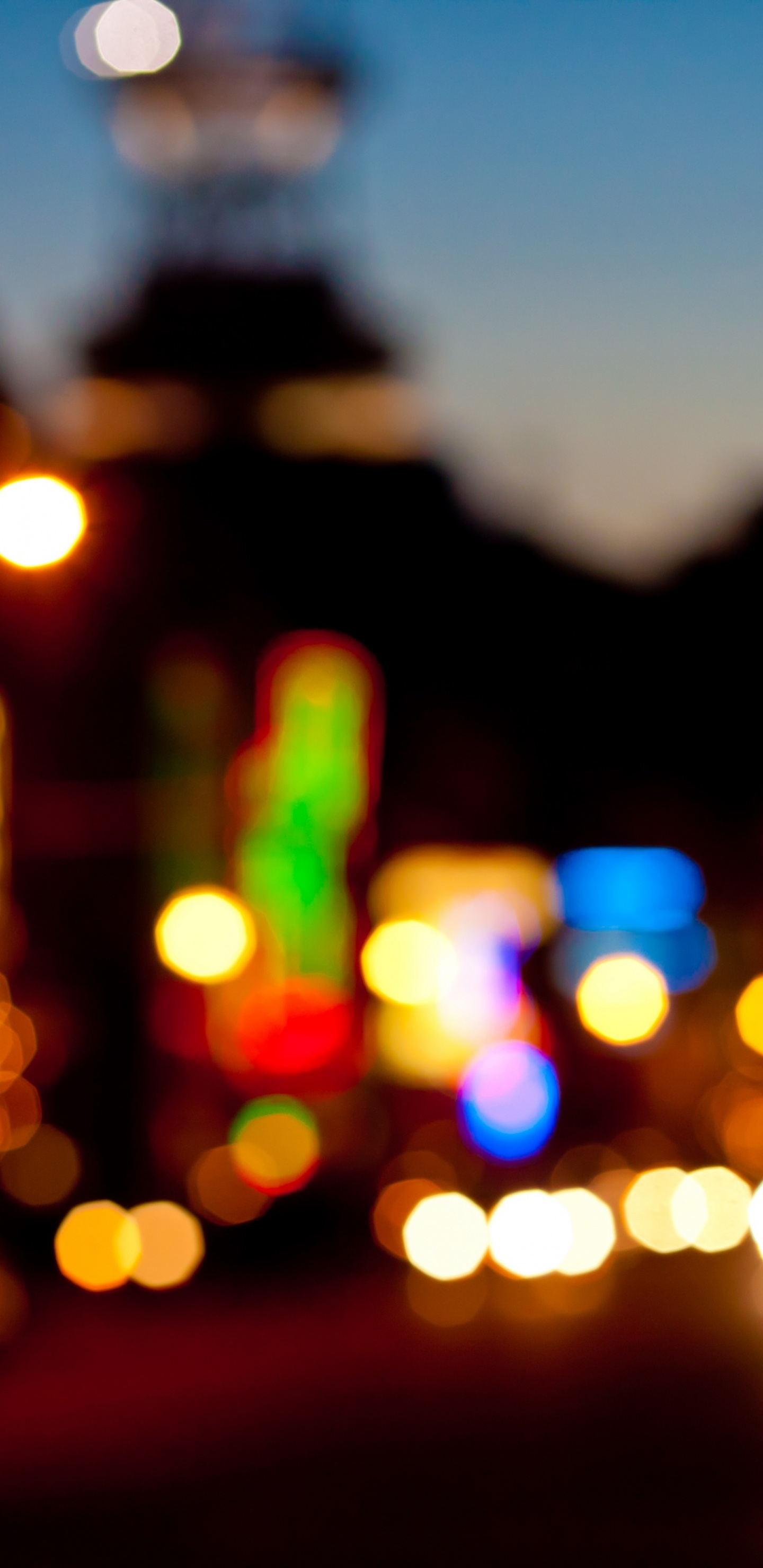 Bokeh-Fotografie Der Lichter Der Stadt Während Der Nacht. Wallpaper in 1440x2960 Resolution