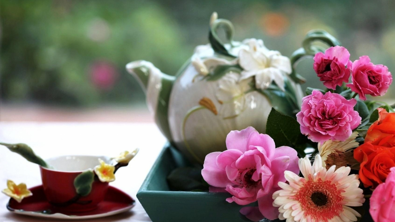 Pink and White Flowers in White Ceramic Teapot. Wallpaper in 1366x768 Resolution