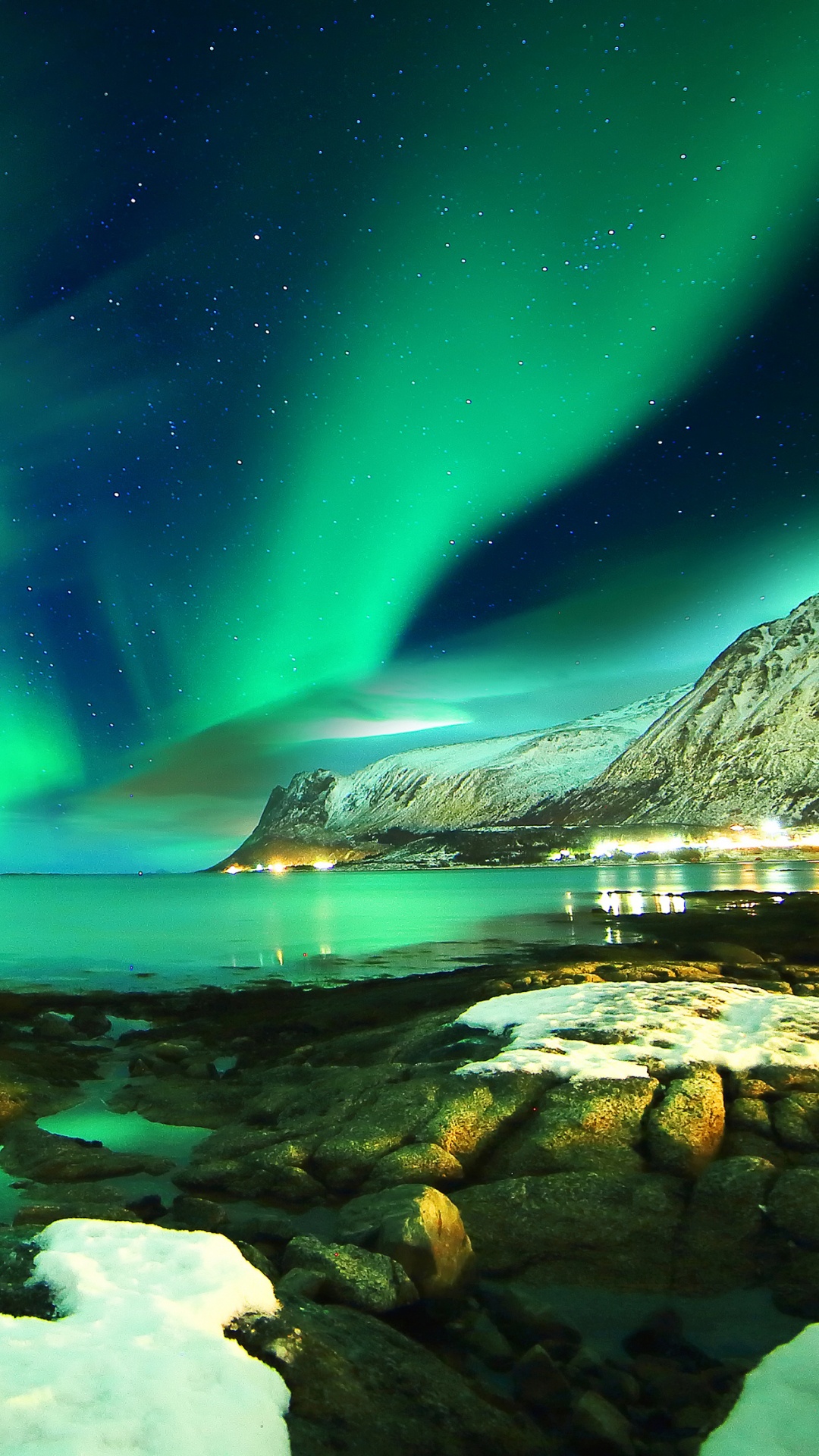 Luces de Aurora Verde y Azul. Wallpaper in 1080x1920 Resolution