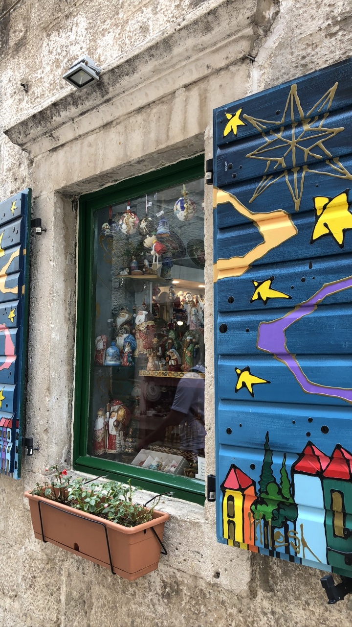 Wall, Street Art, Flowerpot, Fixture, Majorelle Blue. Wallpaper in 720x1280 Resolution