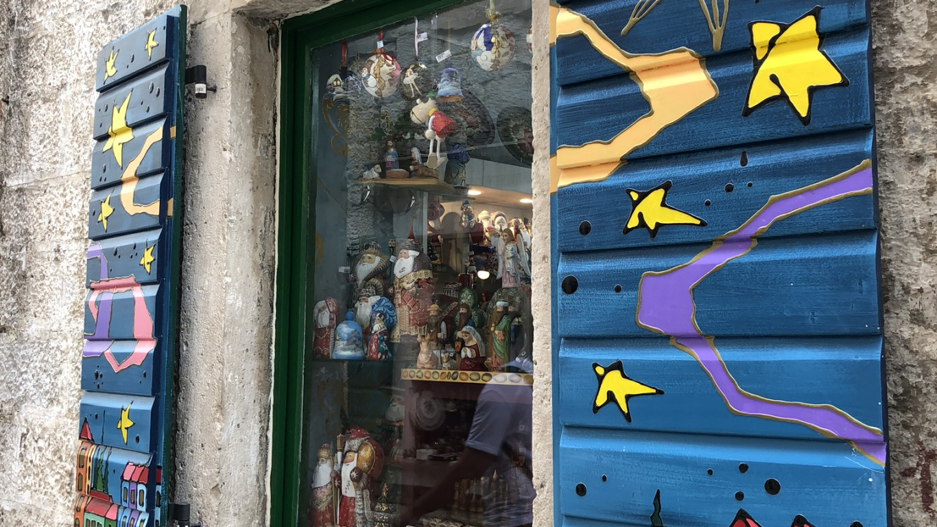 Wand, Streetart, Blumentopf, Majorelle-blau, Zimmerpflanze. Wallpaper in 1366x768 Resolution