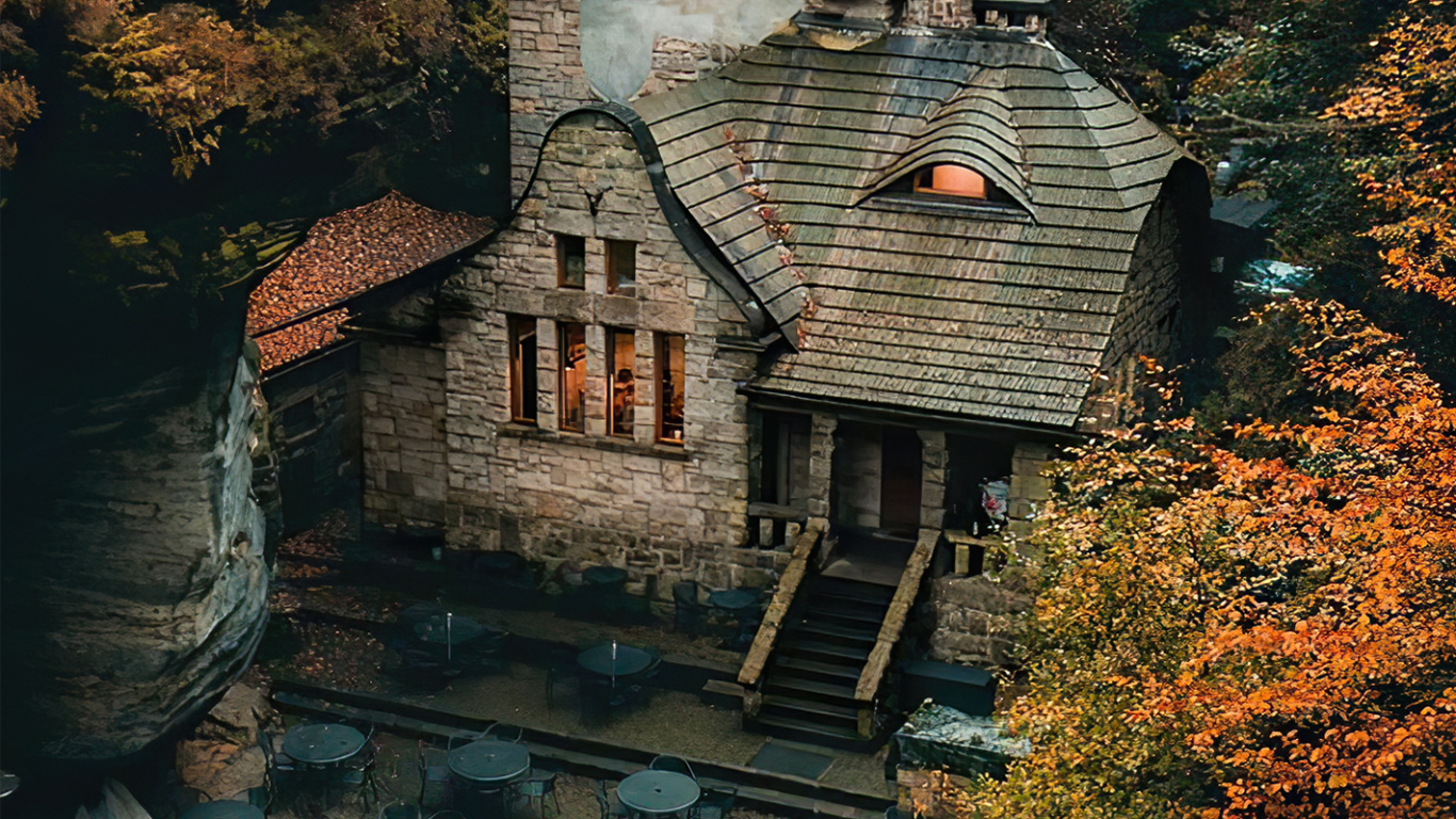 Bâtiment, Fenêtre, Feuille, Paysage Naturel. Wallpaper in 1366x768 Resolution