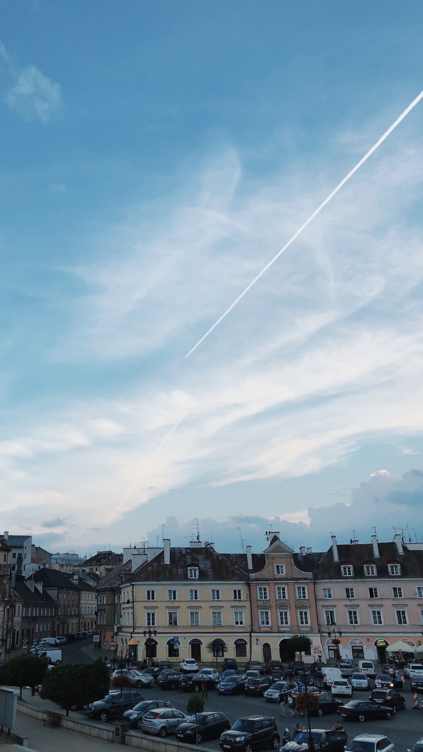Cloud, Stadt, Nachbarschaft, Wohngebiet, Street. Wallpaper in 1440x2560 Resolution