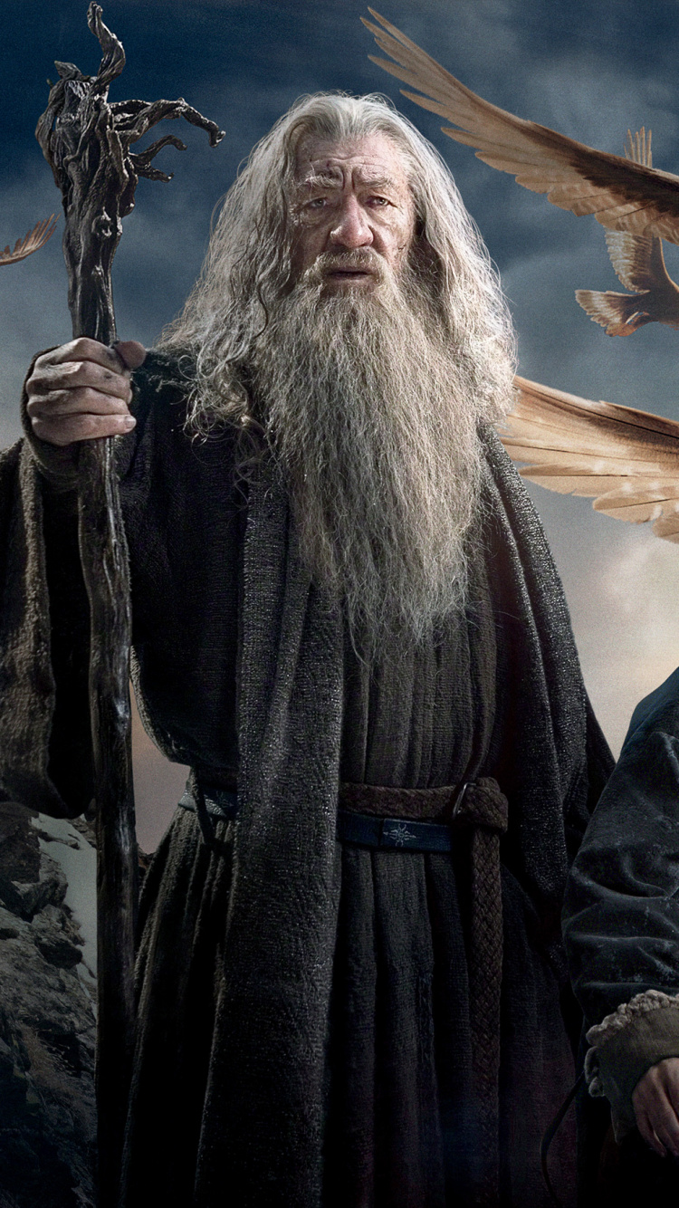 Mann im Schwarzen Gewand, Der Ein Schwert Hält. Wallpaper in 750x1334 Resolution