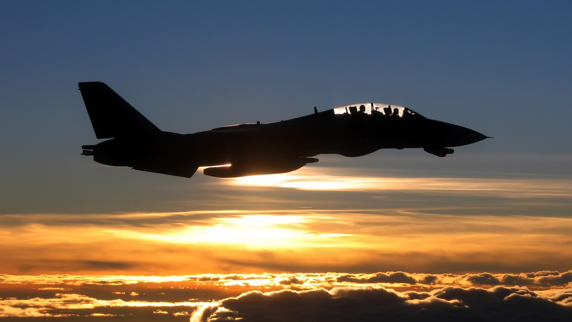 Avion Survolant Les Nuages au Coucher du Soleil. Wallpaper in 1920x1080 Resolution