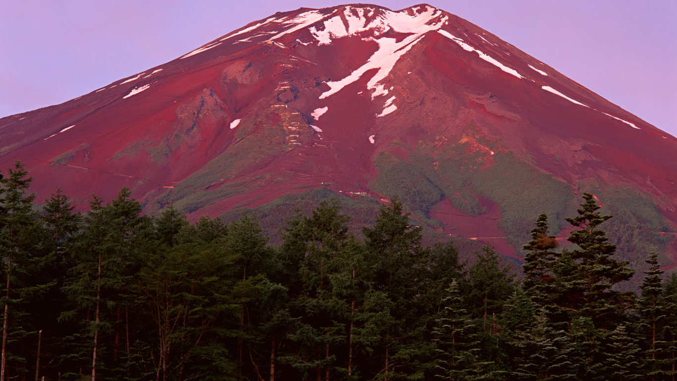 Brown Mountain Near Green Trees During Daytime. Wallpaper in 1366x768 Resolution