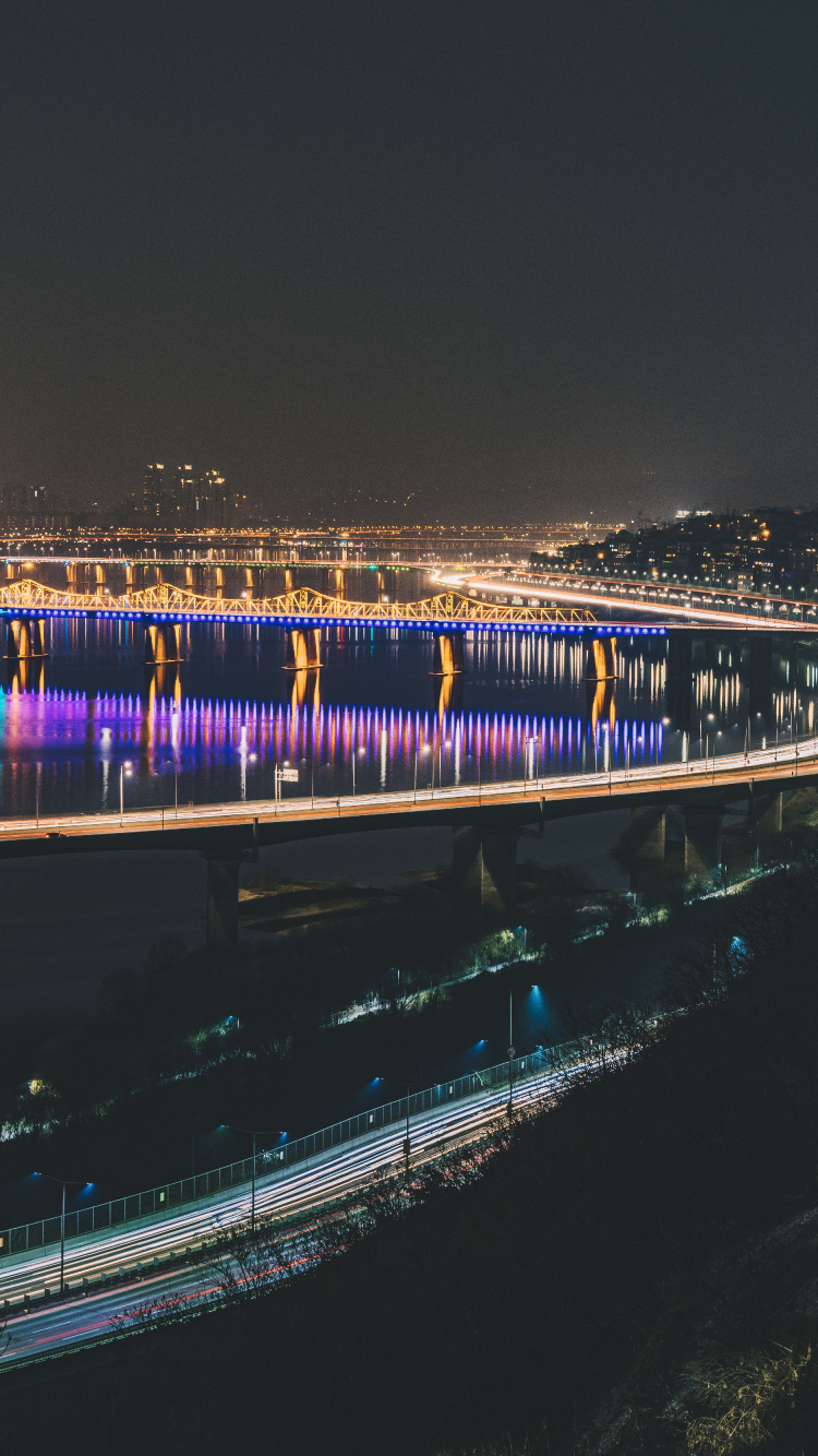 Lichter Der Stadt Während Der Nacht. Wallpaper in 750x1334 Resolution