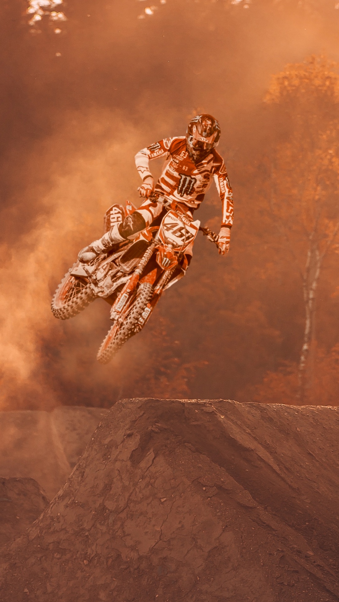 Homme en Costume Noir et Blanc à Cheval. Wallpaper in 1080x1920 Resolution