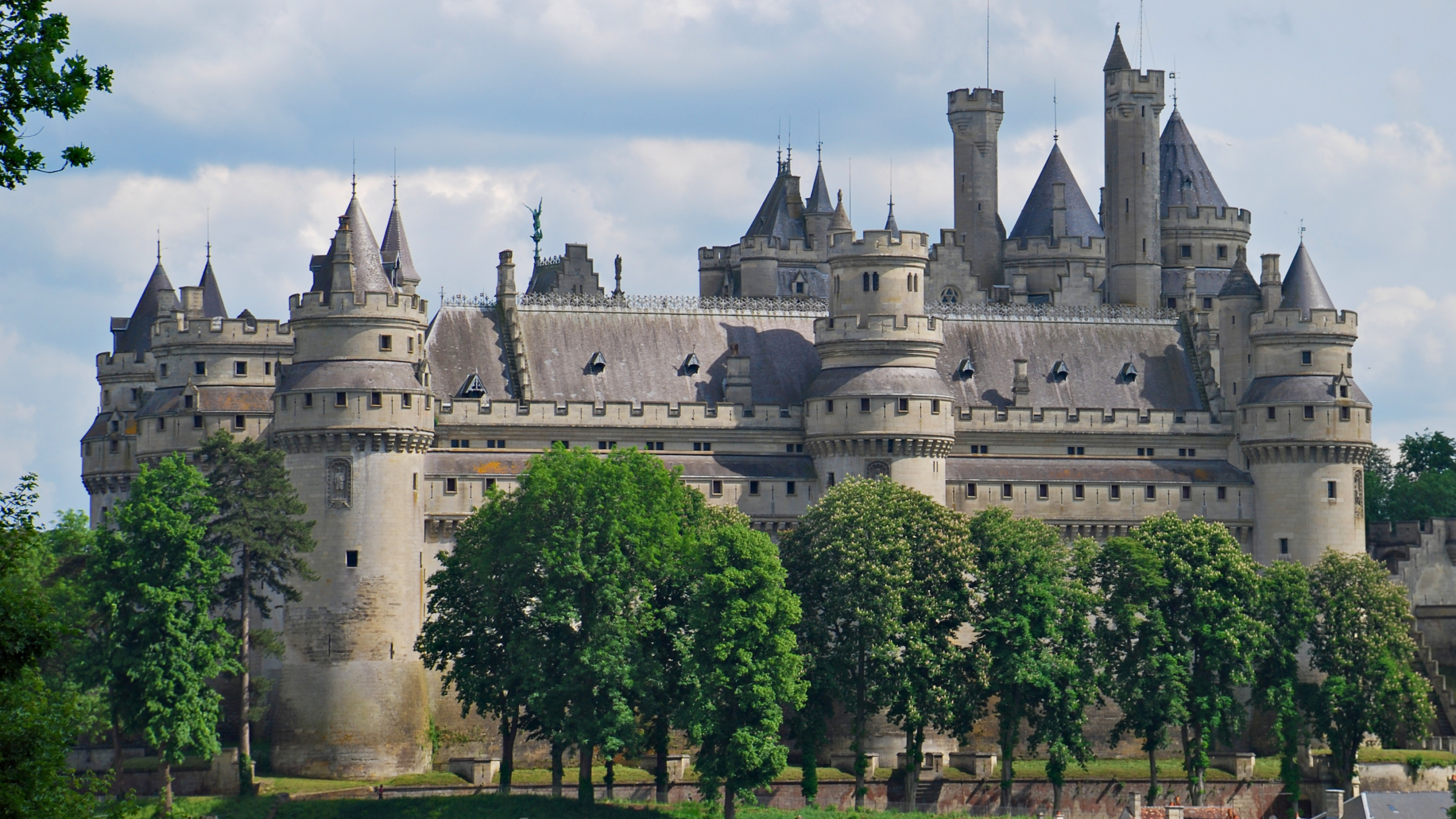 Gray Concrete Castle Surrounded by Green Trees Under White Clouds During Daytime. Wallpaper in 2560x1440 Resolution