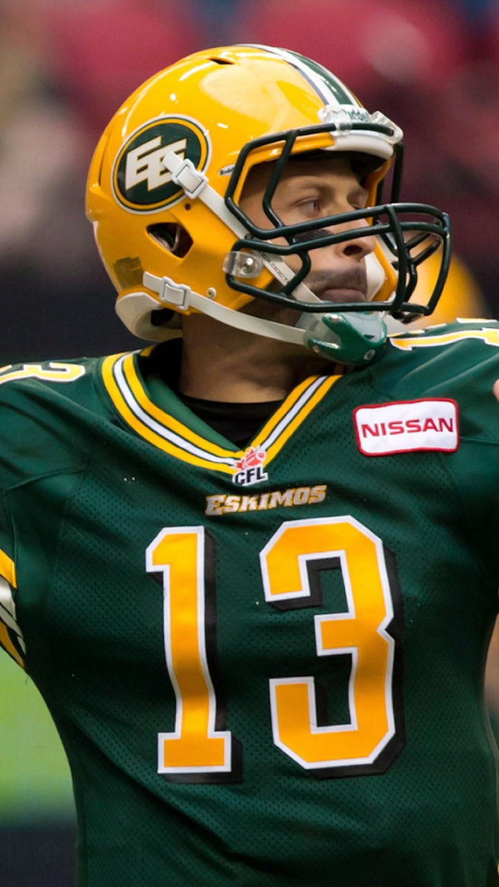 Joueur de Football en Maillot Vert et Jaune. Wallpaper in 720x1280 Resolution