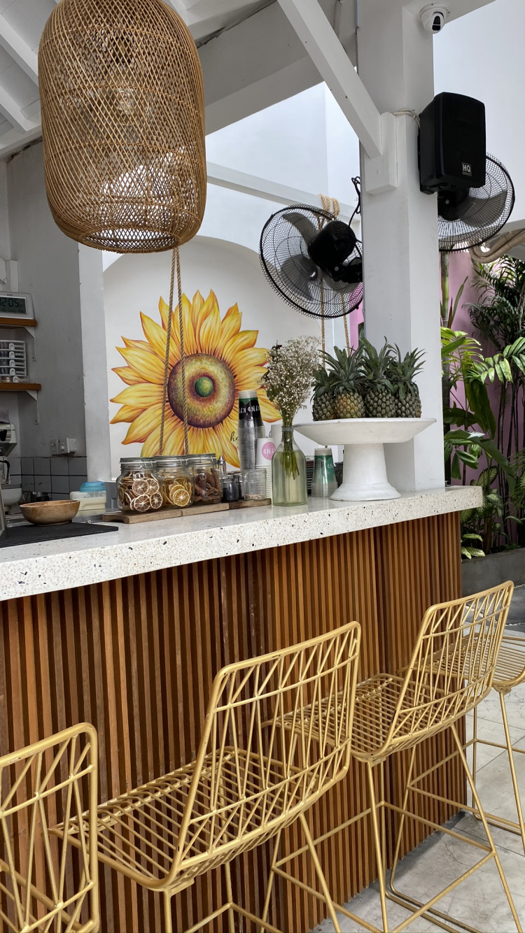 Salle à Manger, Éclairage, Design D'intérieur, Plafond, Flowerpot. Wallpaper in 750x1334 Resolution