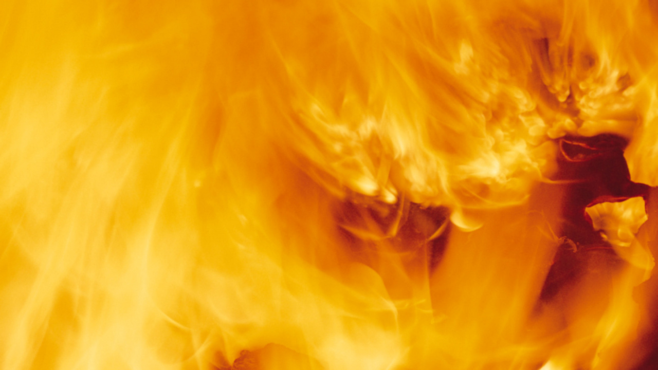 Yellow Smoke in Close up Photography. Wallpaper in 1280x720 Resolution