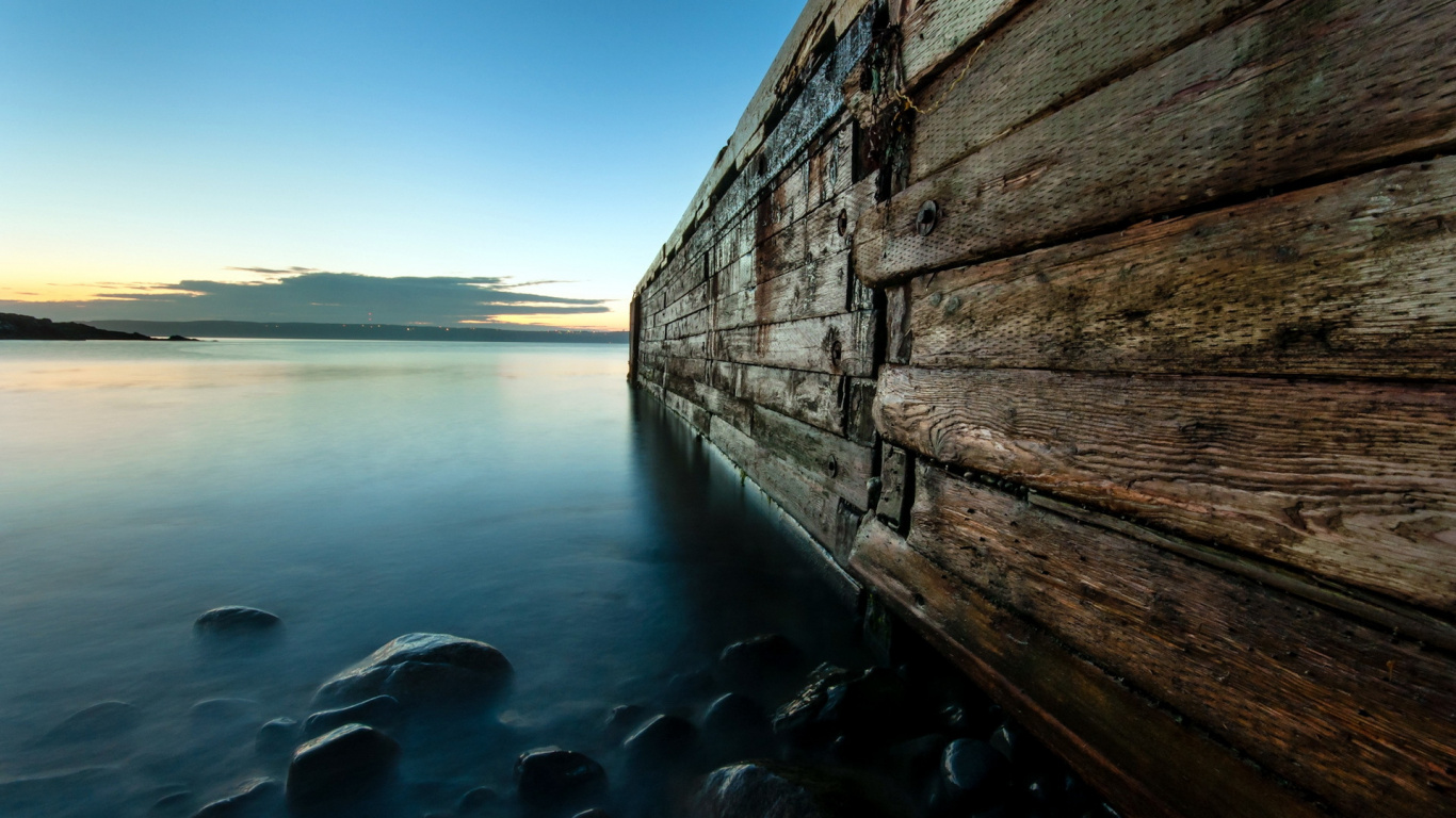 Brown Wooden Dock on Body of Water During Daytime. Wallpaper in 1366x768 Resolution