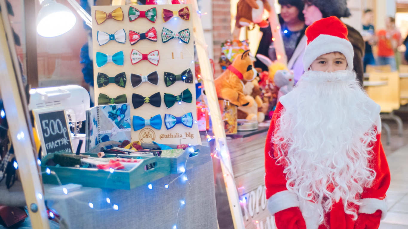 Weihnachtsdekoration, Ded Moroz, Weihnachtsmann, Kostüm, Weihnachten. Wallpaper in 1366x768 Resolution