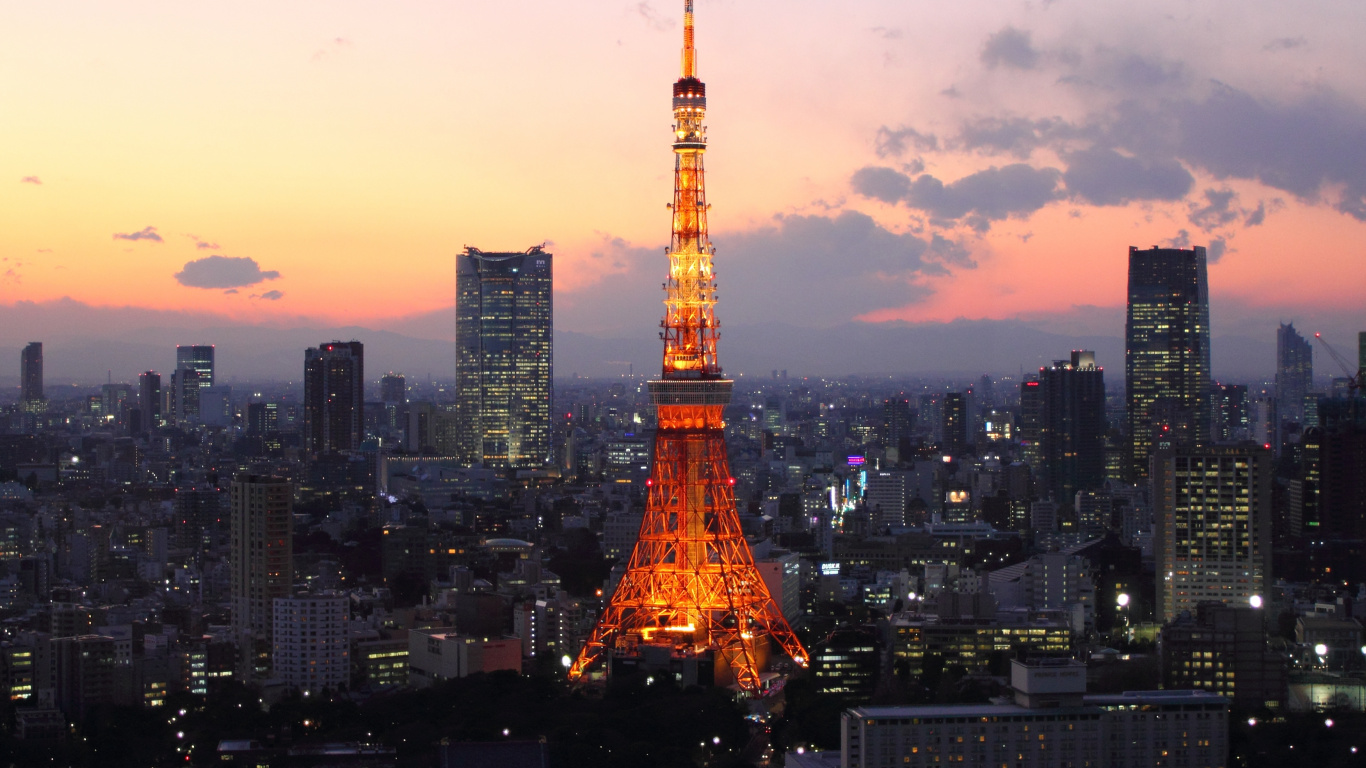 Tour Eiffel à Paris Pendant la Nuit. Wallpaper in 1366x768 Resolution