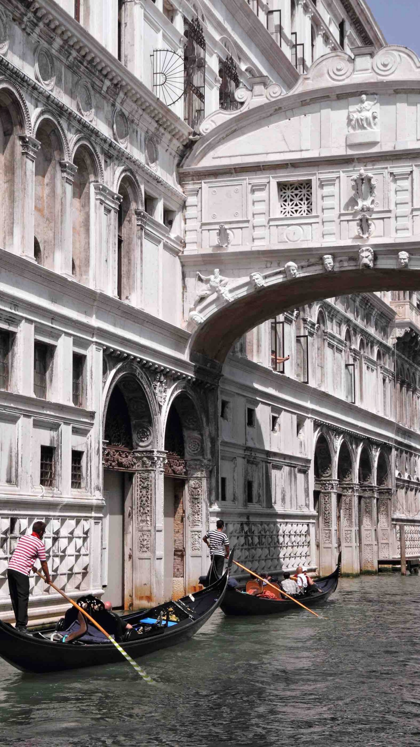 People Riding on Boat on River Near White Concrete Building During Daytime. Wallpaper in 1440x2560 Resolution