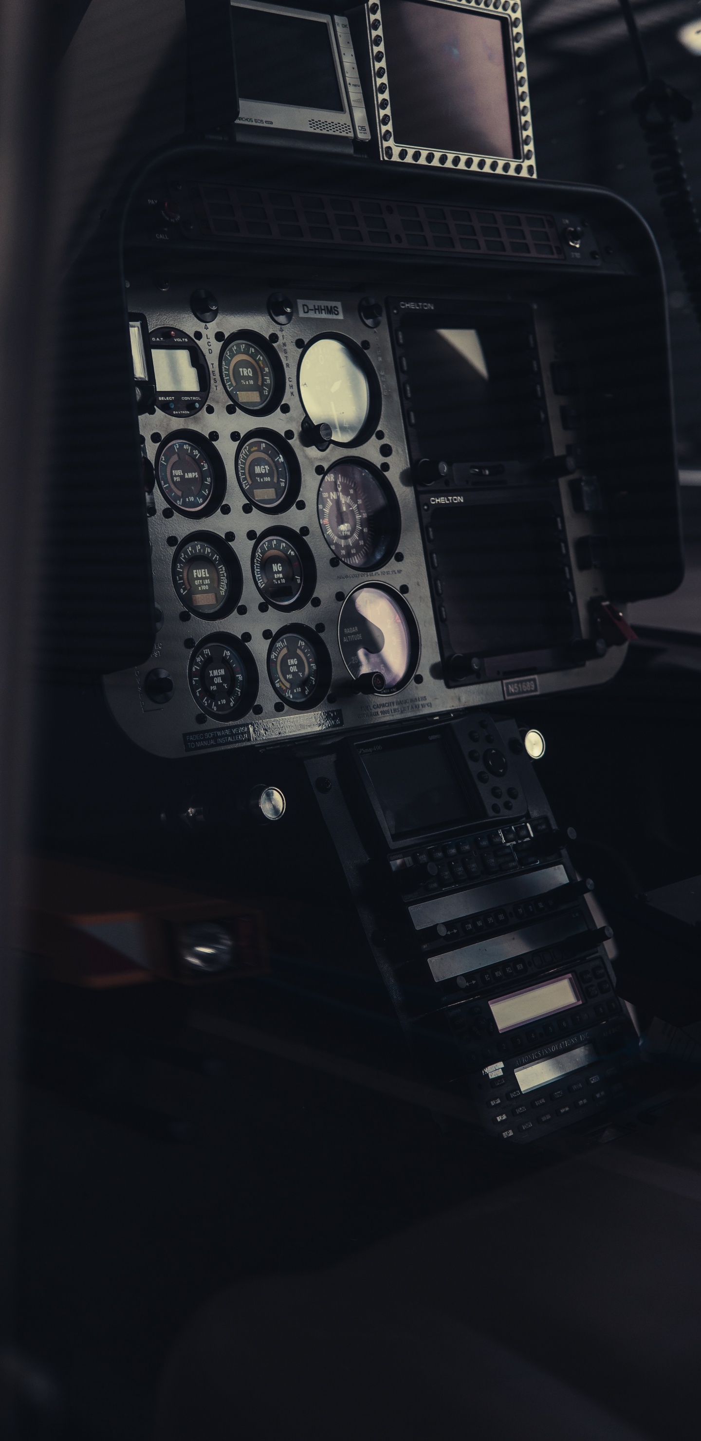 Schwarzes Und Silbernes Digitales Gerät. Wallpaper in 1440x2960 Resolution