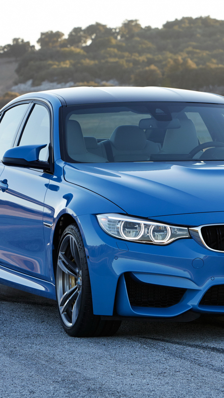 Bmw m 3 Bleu Sur Route Pendant la Journée. Wallpaper in 750x1334 Resolution