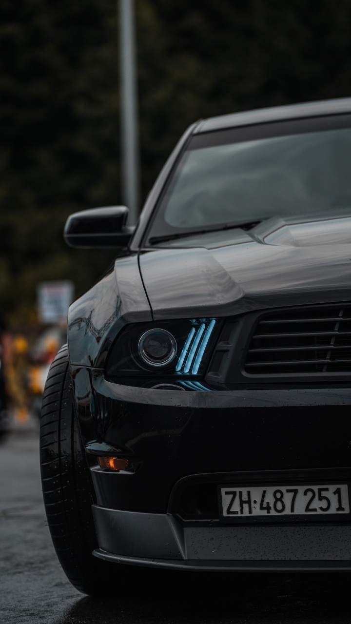 BMW m 3 Negro Estacionado en la Calle Durante el Día. Wallpaper in 720x1280 Resolution