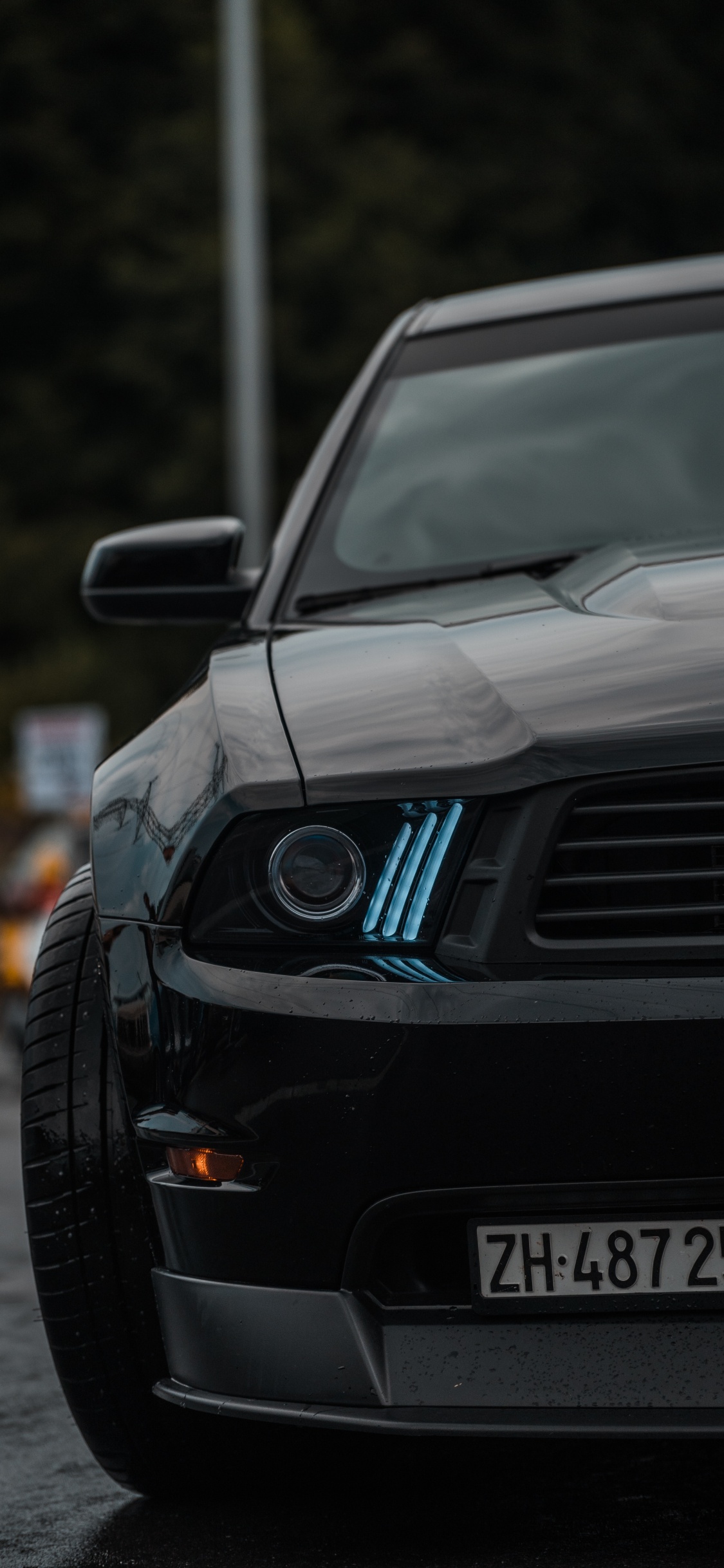 Schwarzer Bmw m 3 Tagsüber Auf Der Straße Geparkt. Wallpaper in 1125x2436 Resolution