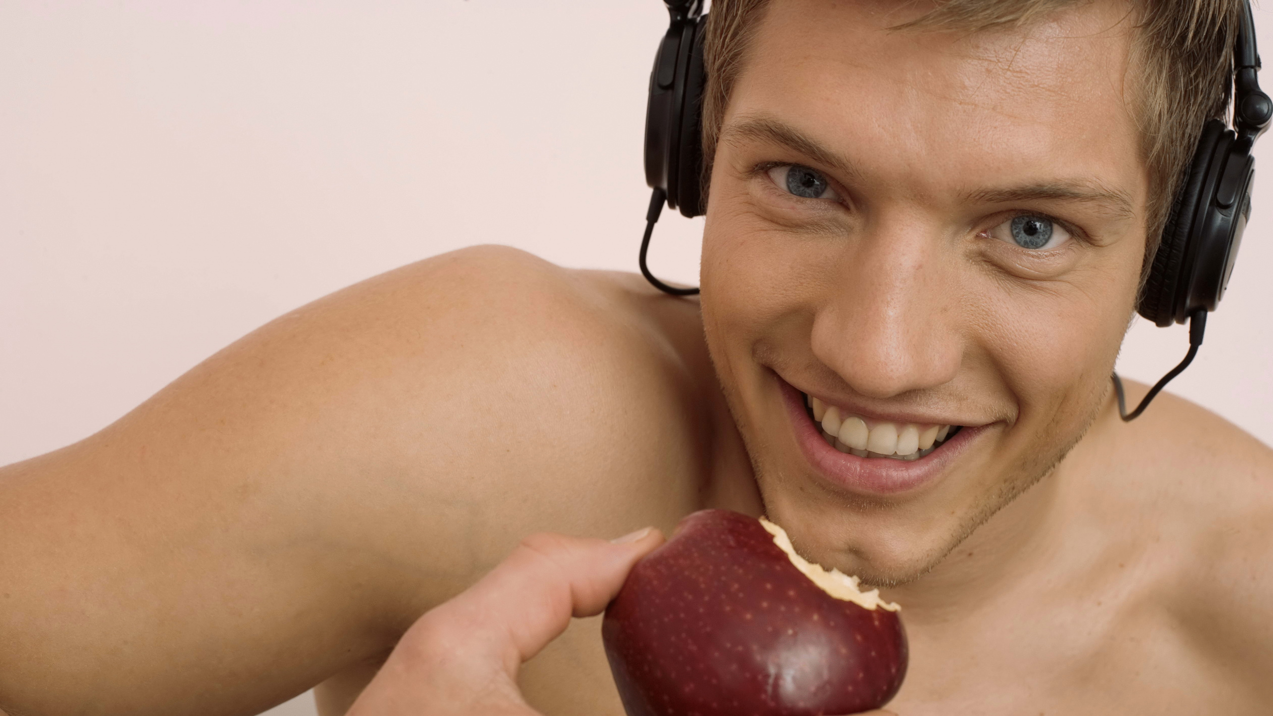 Food, Headphones, Muscle, Mouth, Neck. Wallpaper in 2560x1440 Resolution