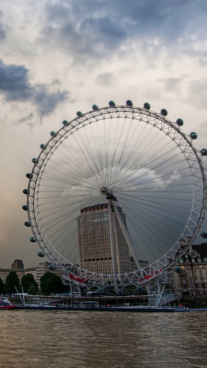 Ferris Wheel Near Body of Water During Daytime. Wallpaper in 720x1280 Resolution