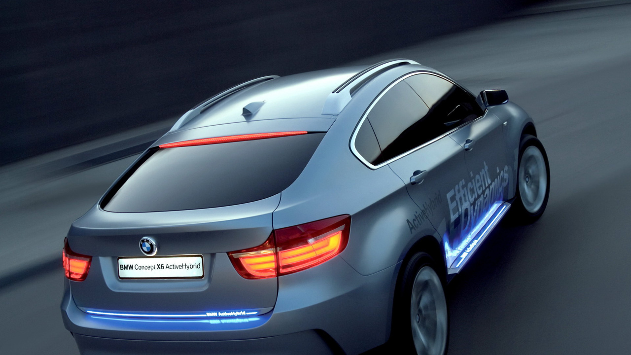 Silver Honda Car on Road. Wallpaper in 1280x720 Resolution