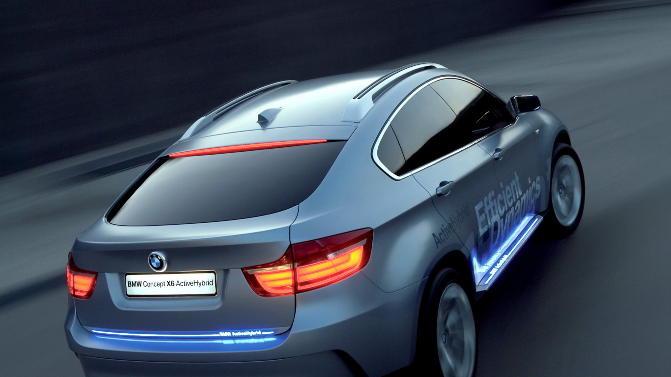 Silver Honda Car on Road. Wallpaper in 1366x768 Resolution