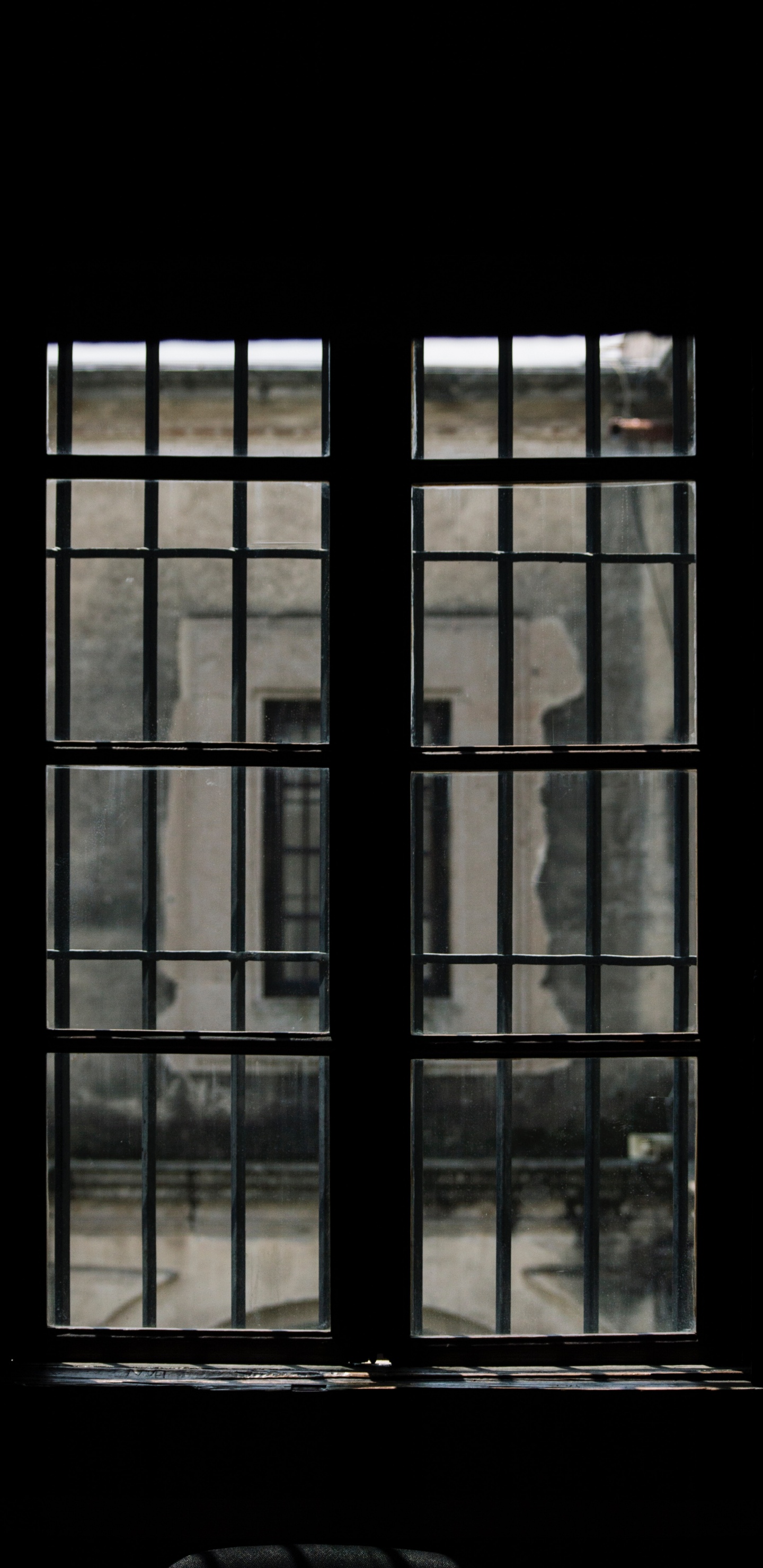 Ventana de Vidrio Con Marco de Metal Negro. Wallpaper in 1440x2960 Resolution