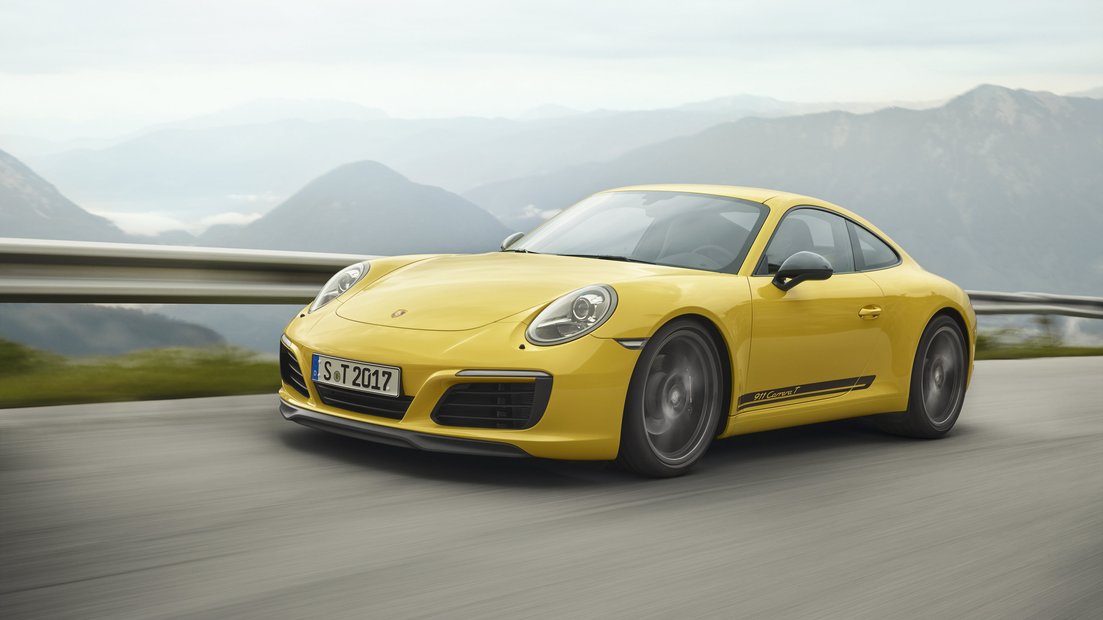 Porsche 911 Jaune Sur Route Pendant la Journée. Wallpaper in 3840x2160 Resolution
