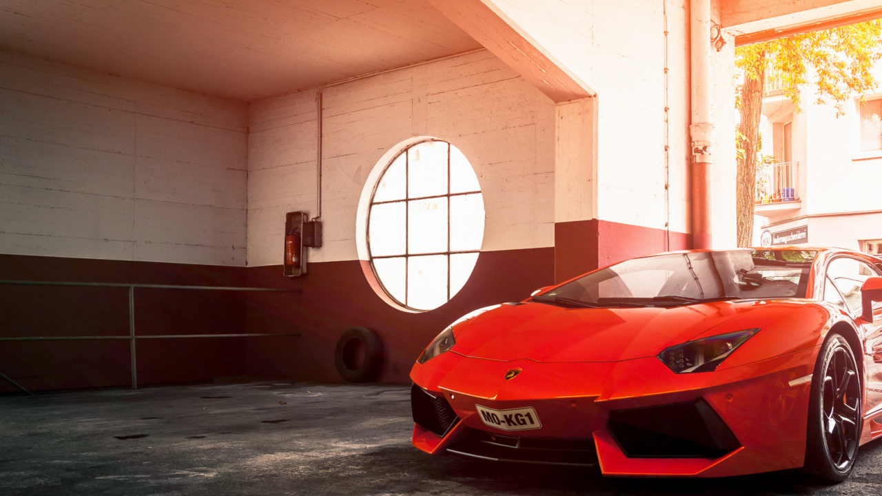 Voiture de Sport Ferrari Rouge Garée Dans un Garage. Wallpaper in 1280x720 Resolution