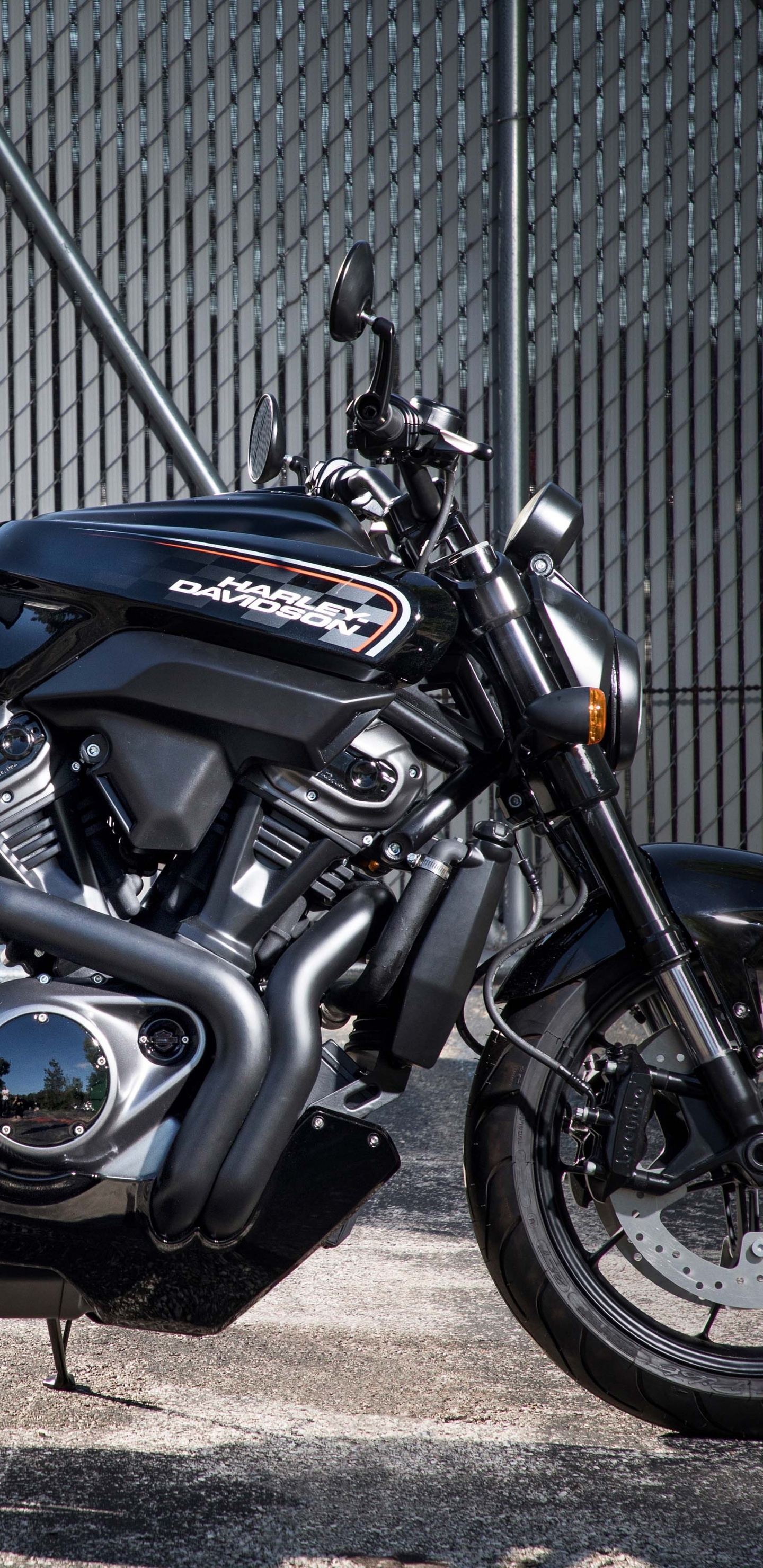 Motocicleta Cruiser Negra y Azul. Wallpaper in 1440x2960 Resolution