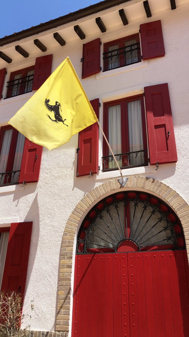 Fenster, Fassade, Eigenschaft, Flagge, Immobilie. Wallpaper in 750x1334 Resolution