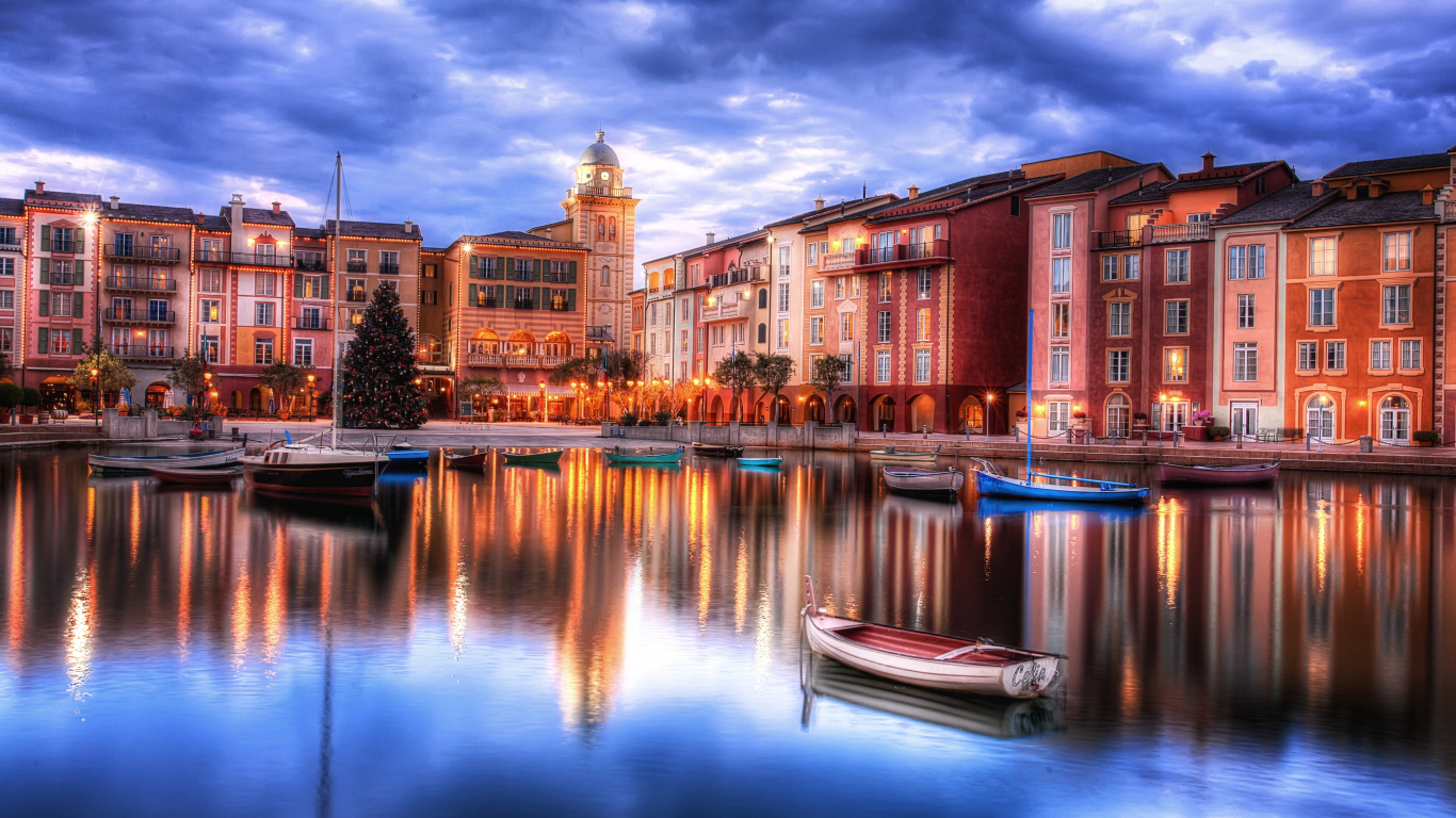 Brown and White Boat on River Near Brown Concrete Building During Daytime. Wallpaper in 1366x768 Resolution