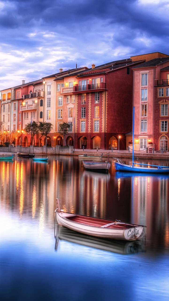 Brown and White Boat on River Near Brown Concrete Building During Daytime. Wallpaper in 720x1280 Resolution