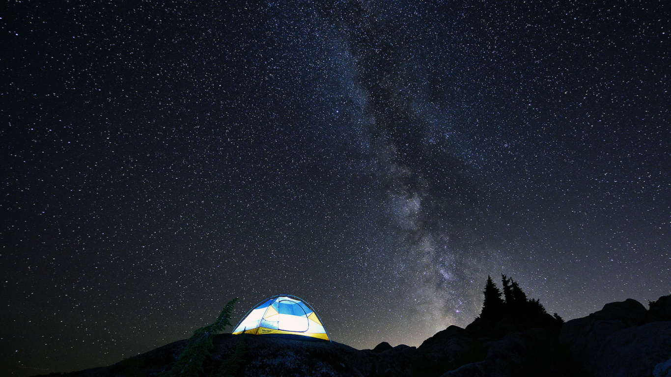 White Dome Tent on Black Rock Mountain Under Starry Night. Wallpaper in 1366x768 Resolution