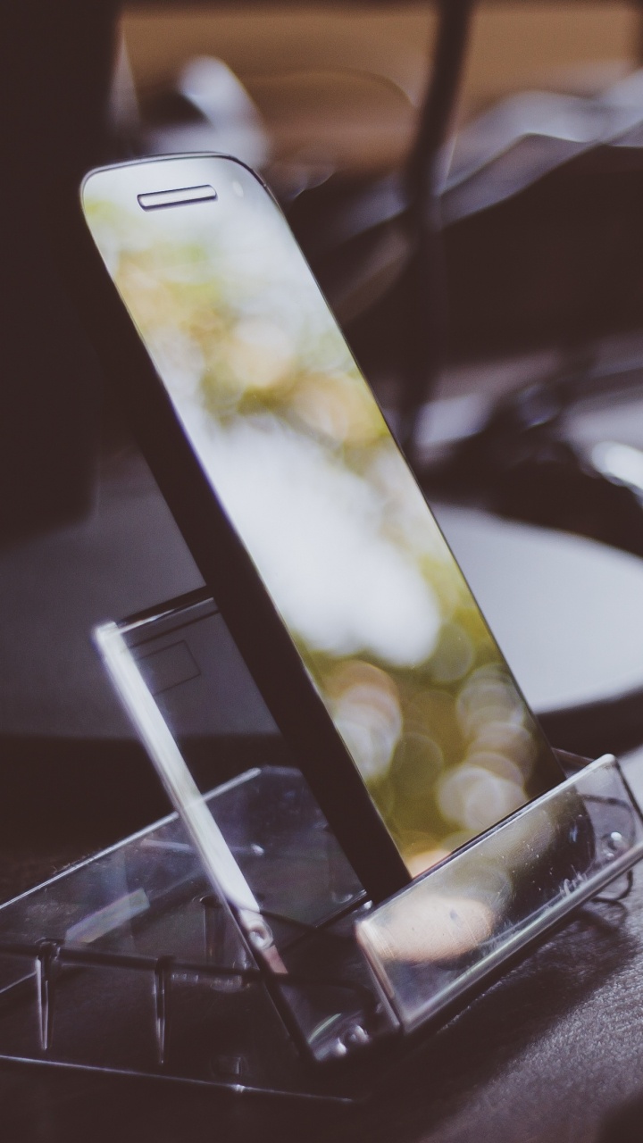 Silver Iphone 6 on Table. Wallpaper in 720x1280 Resolution