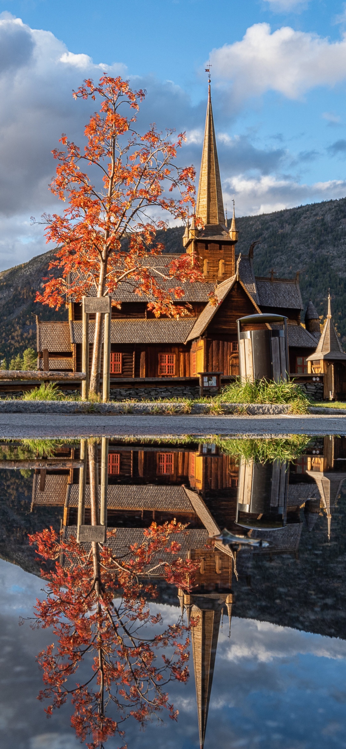 Réflexion, Norvège Occidentale, Eau, Paysage Naturel, Bâtiment. Wallpaper in 1125x2436 Resolution