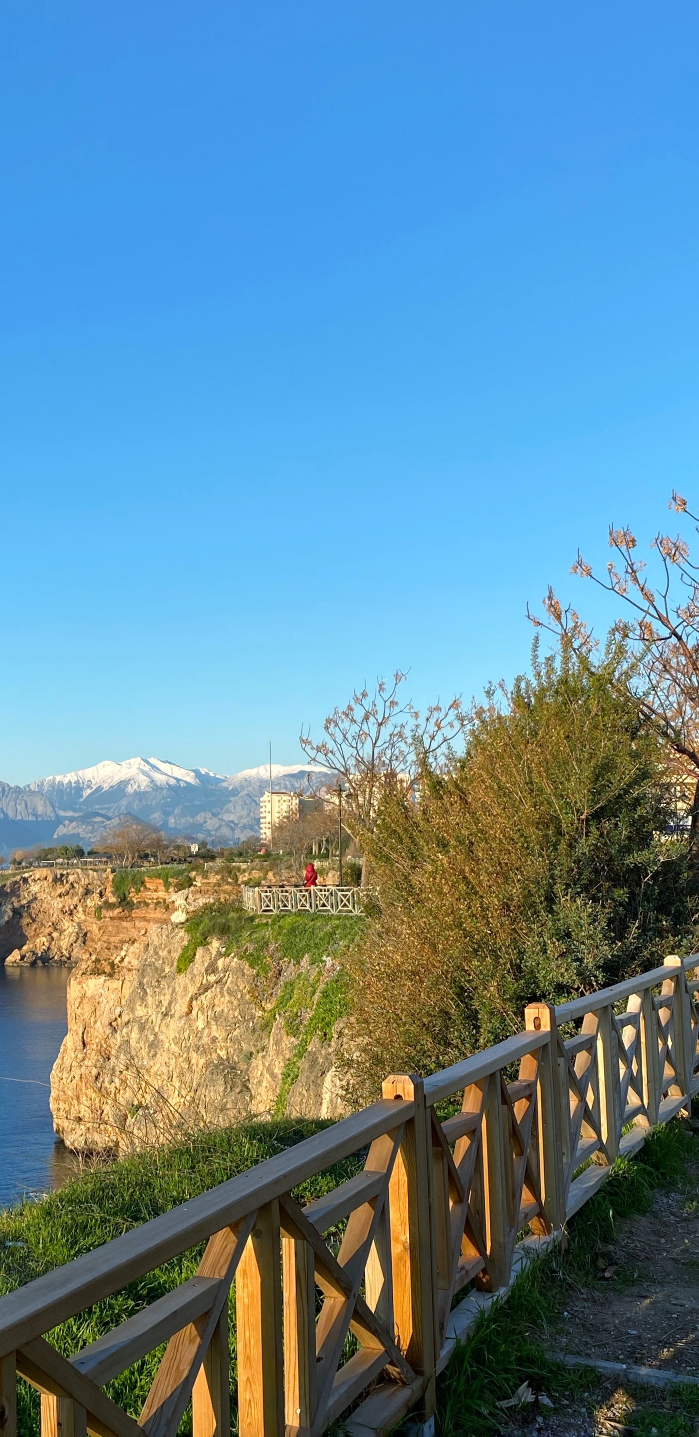 Mount Scenery, Water, Plant, Azure, Fence. Wallpaper in 1440x2960 Resolution