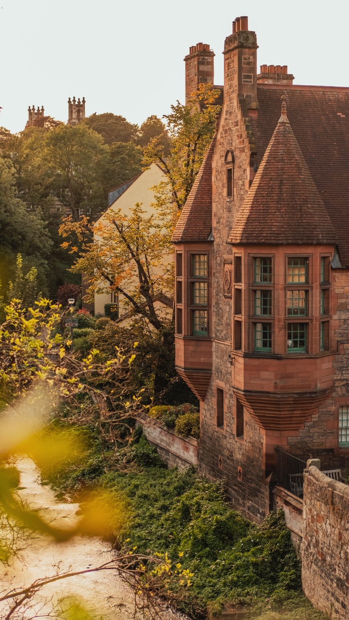 Brown Brick House on Green Grass Field. Wallpaper in 720x1280 Resolution