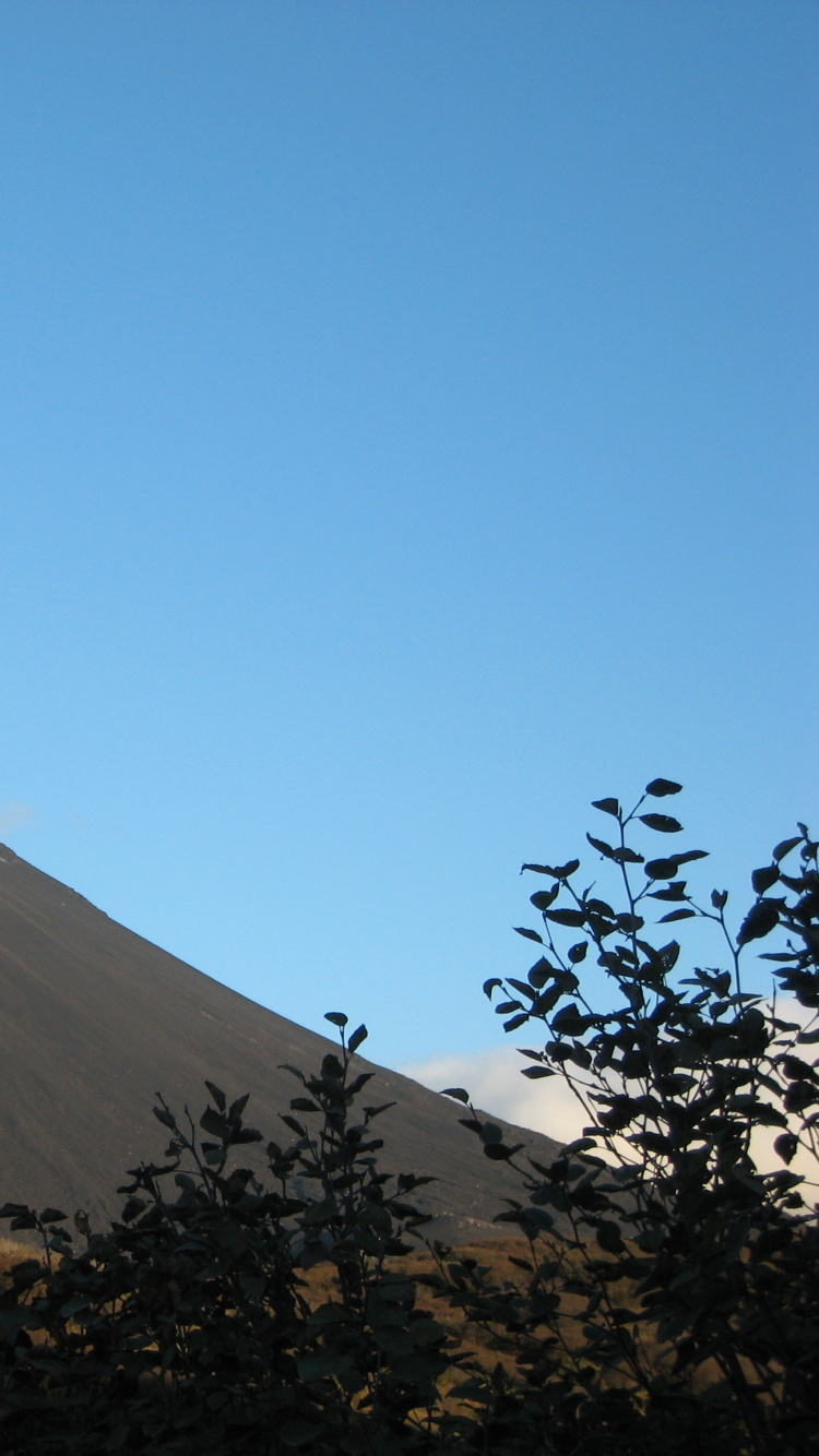 Brown and White Mountain Under Blue Sky During Daytime. Wallpaper in 750x1334 Resolution
