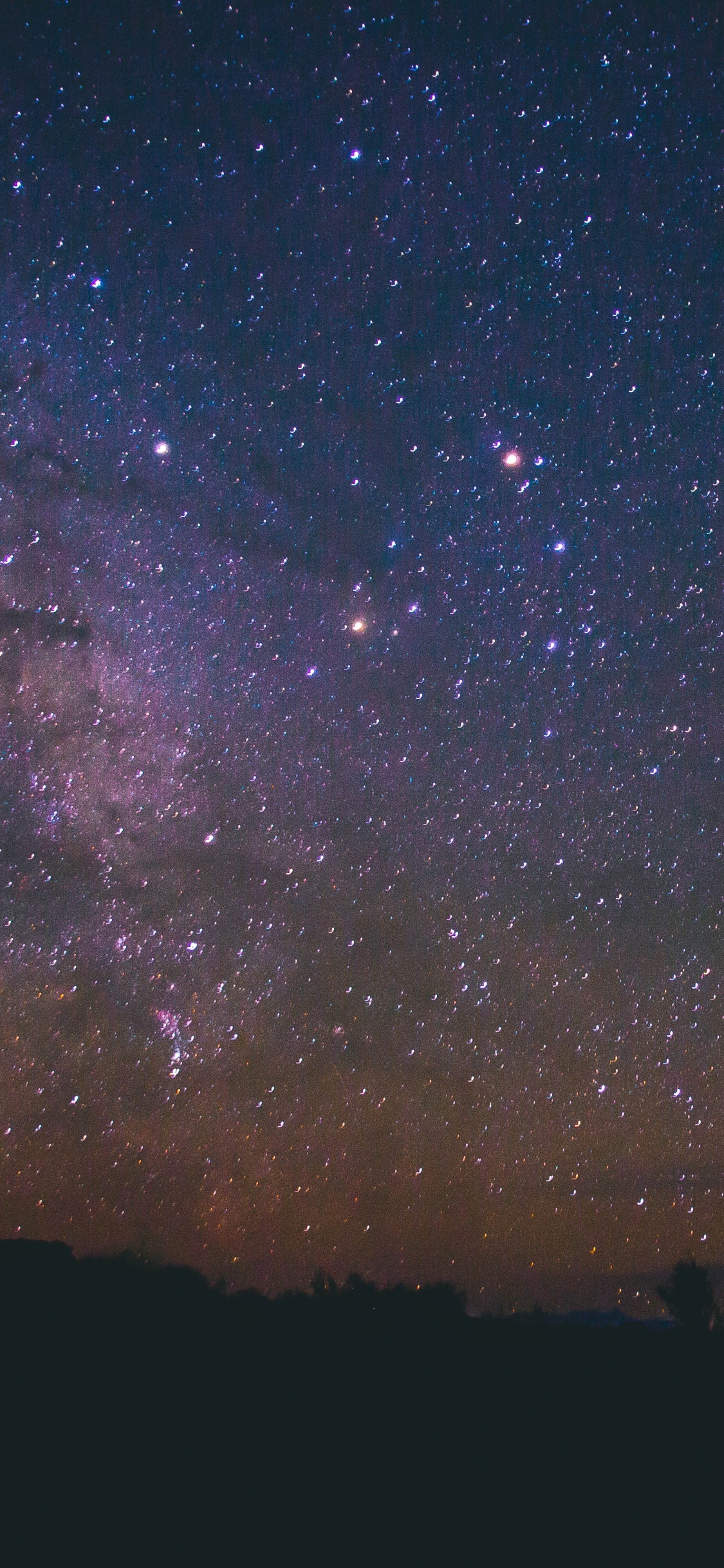 Silhouette de Montagne Sous la Nuit Étoilée. Wallpaper in 1125x2436 Resolution