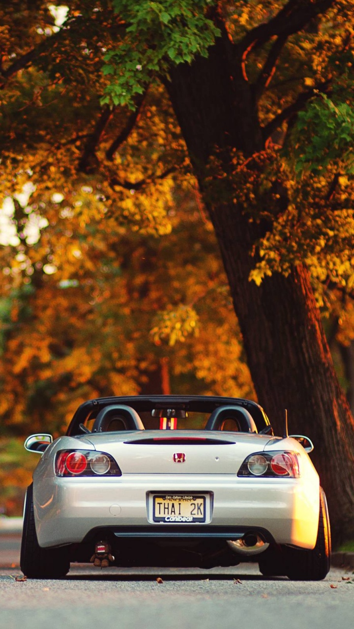 Porsche 911 Blanche Sur Route Pendant la Journée. Wallpaper in 720x1280 Resolution