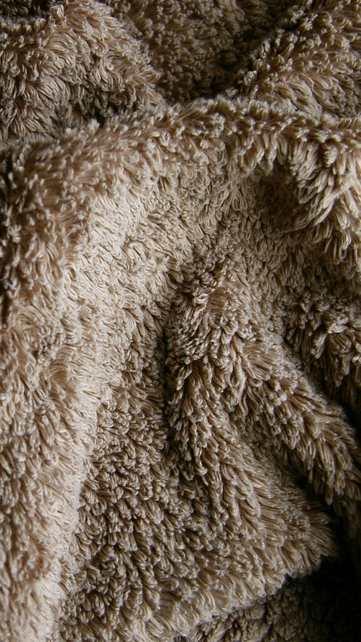 Brauner Und Weißer Pelztextil. Wallpaper in 720x1280 Resolution