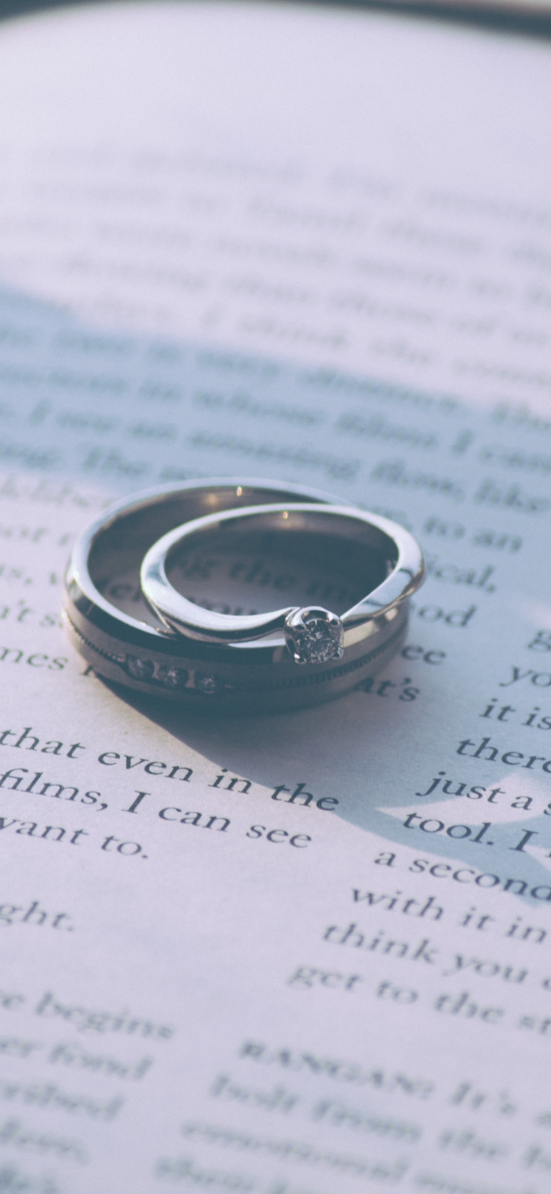 Anneau, Bague de Mariage, Bague de Fiançailles, Texte, Accessoire de Mode. Wallpaper in 1125x2436 Resolution