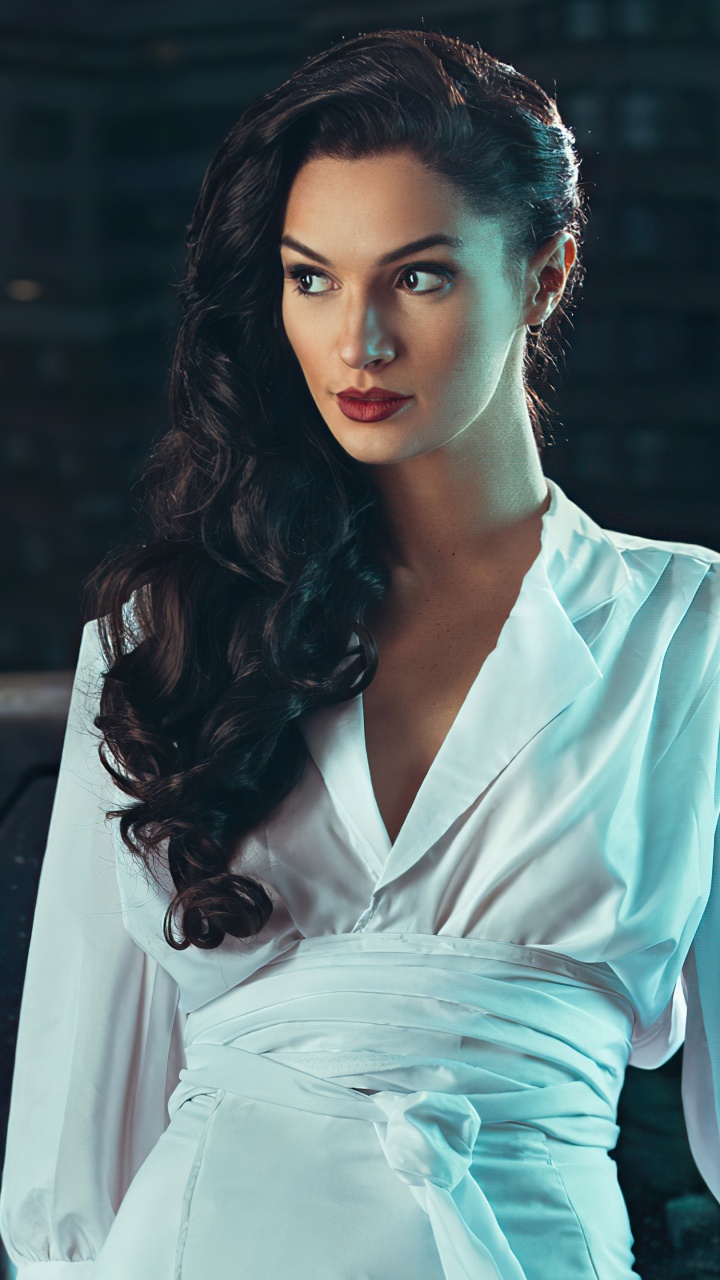 Gal Gadot Diane Prince, Gal Gadot, Wonder Woman 1984, Wonder Woman, Diana Prince. Wallpaper in 720x1280 Resolution