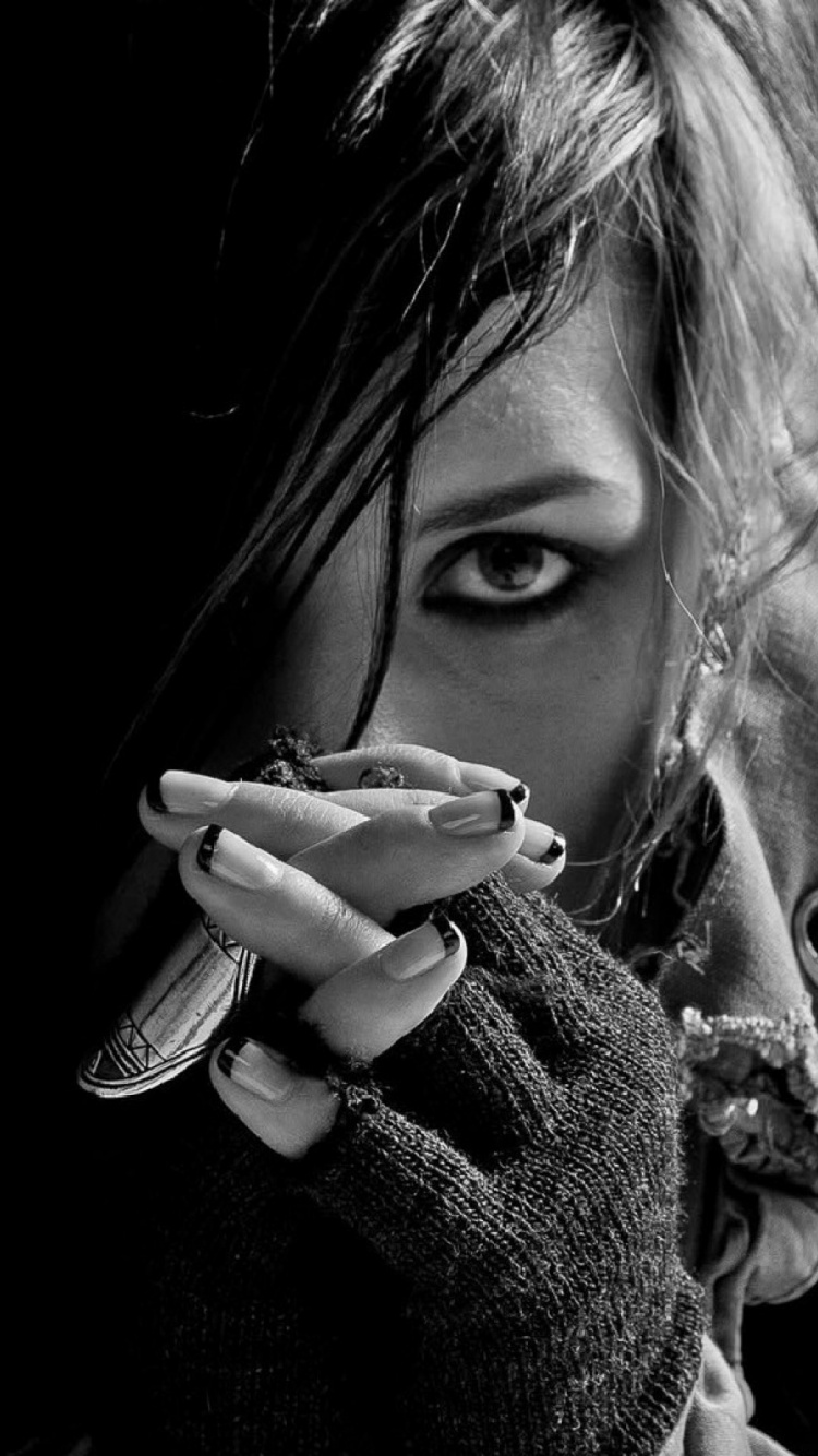 Schwarz, Monochrom-Fotografie, Schwarz Und Weiß, Mädchen, Portraitfotografie. Wallpaper in 750x1334 Resolution